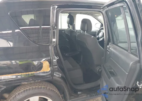 2016 Jeep Compass Sport z USA, uszkodzony, nr VIN 1C4NJDBB0GD781811